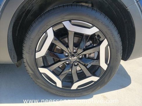 Used 2025 Kia Telluride S AWD/4WD image 34