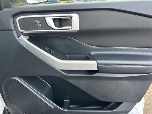 Used 2020 Ford Explorer XLT w/ Comfort Package image 21