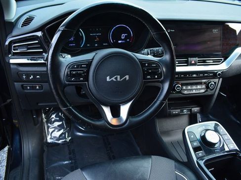 Used 2022 Kia Niro EX w/ Cold Weather Package image 12