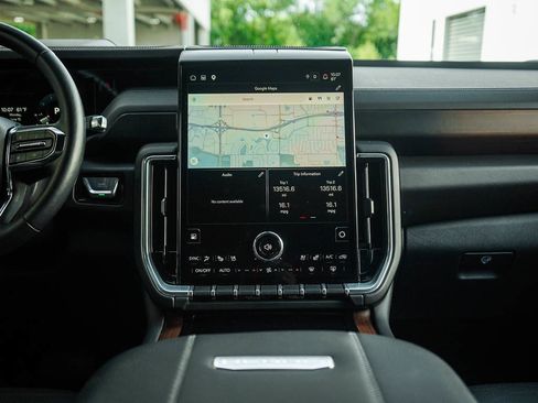 Used 2025 GMC Yukon Denali AWD/4WD image 19