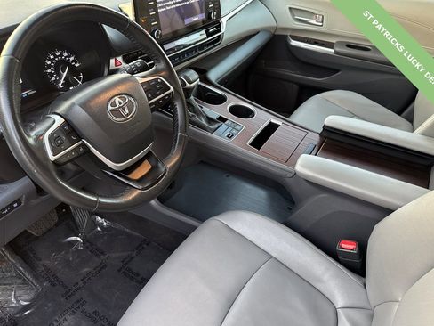 Used 2024 Toyota Sienna XLE image 10