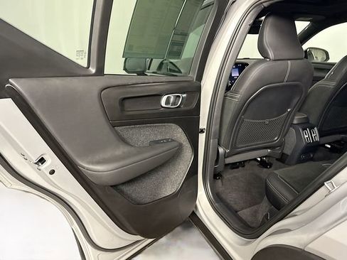 Used 2023 Volvo XC40 Recharge Plus image 32