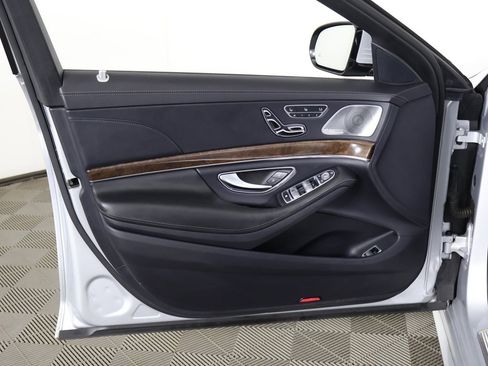 Used 2019 Mercedes-Benz S 560 4MATIC Sedan w/ AMG Line Exterior image 28