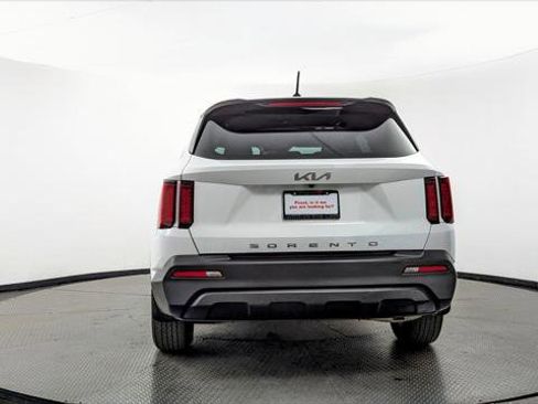 Used 2022 Kia Sorento LX image 7