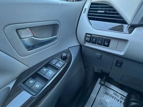 Used 2015 Toyota Sienna XLE Premium image 16