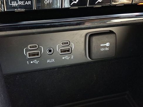 Used 2022 Jeep Grand Cherokee L Limited AWD/4WD image 27