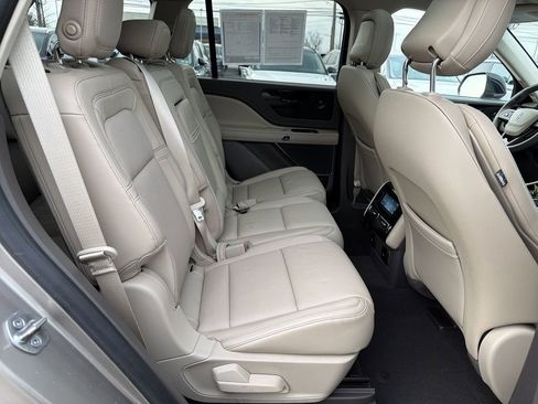 Used 2020 Lincoln Aviator Reserve w/ Equipment Group 201A image 17