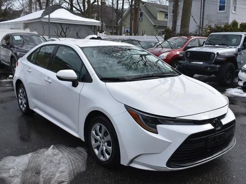 Used 2025 Toyota Corolla SE FWD image 4