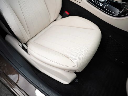 Used 2017 Mercedes-Benz E 300 4MATIC image 32