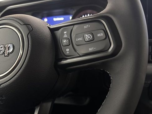 Used 2025 Jeep Wrangler Unlimited Rubicon image 7