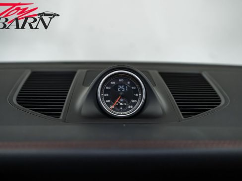 Used 2020 Porsche Macan Turbo image 40