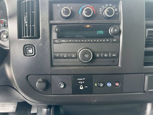 Used 2021 GMC Savana 2500 RWD image 33