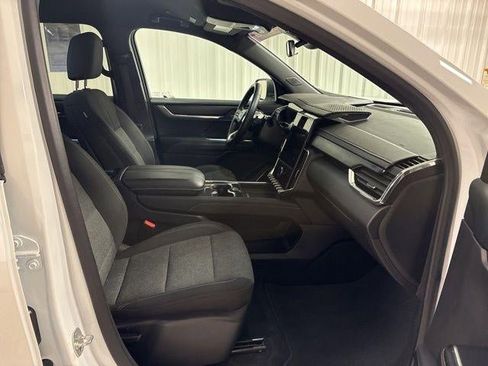 Used 2025 GMC Acadia Elevation AWD/4WD image 23