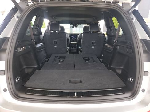 Used 2024 Jeep Grand Cherokee L Altitude RWD image 14
