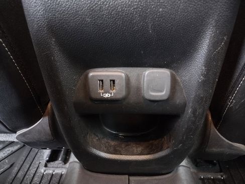 Used 2021 GMC Canyon Denali image 22