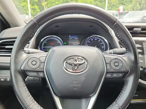Used 2020 Toyota Camry SE w/ Sunroof Package FWD image 20