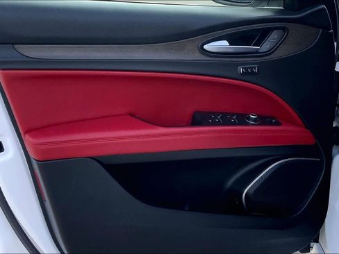 Used 2021 Alfa Romeo Stelvio Ti w/ Nero Edizione image 21