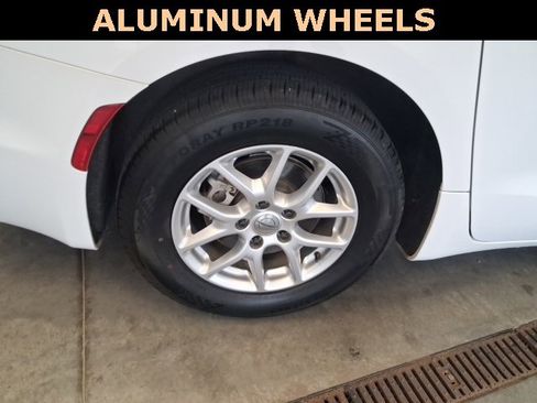 Used 2024 Chrysler Pacifica Touring-L image 32