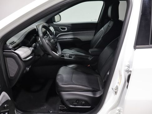 Used 2023 Jeep Compass Latitude AWD/4WD image 11