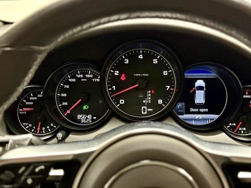Used 2017 Porsche Cayenne Platinum Edition AWD/4WD image 20