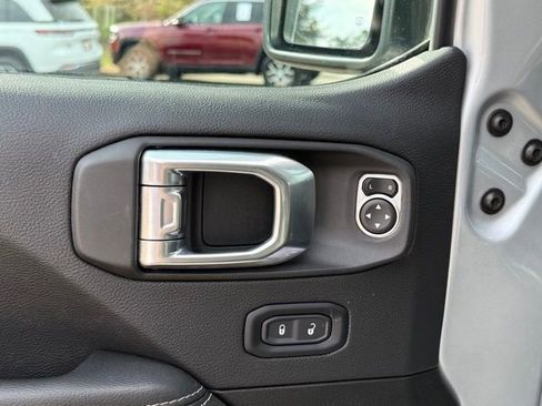 Used 2022 Jeep Gladiator Overland w/ Popular Equipment Package image 15