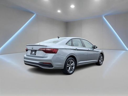 Used 2022 Volkswagen Jetta SE w/ Panoramic Sunroof Package image 5