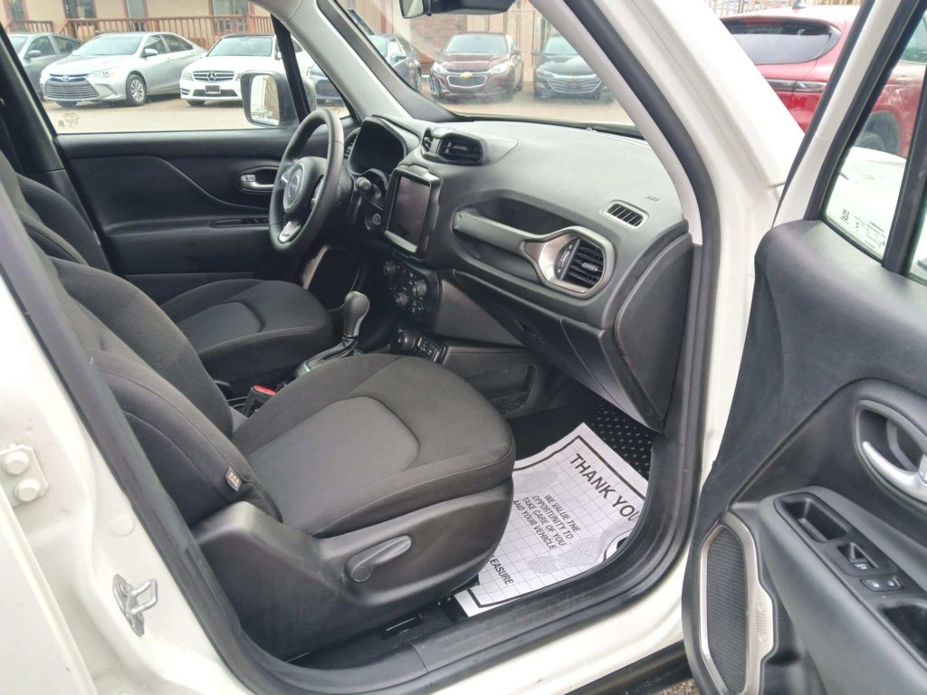 Used 2023 Jeep Renegade Latitude AWD/4WD image 10