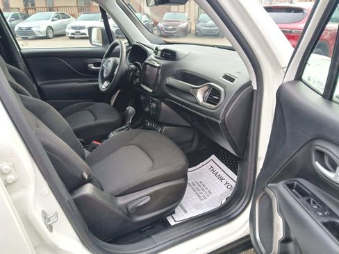 Used 2023 Jeep Renegade Latitude image 10