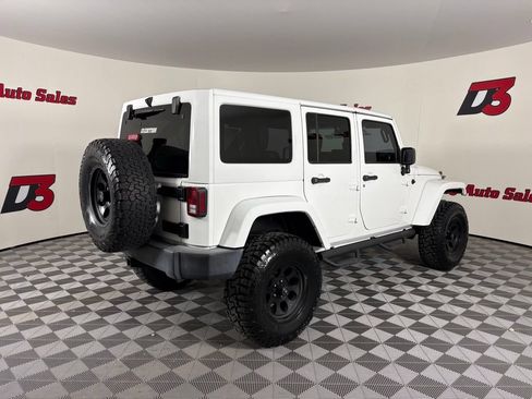 Used 2017 Jeep Wrangler Unlimited Rubicon w/ Connectivity Group AWD/4WD image 7