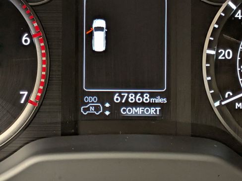 Used 2022 Lexus GX 460 Luxury w/ Accessory Package image 22