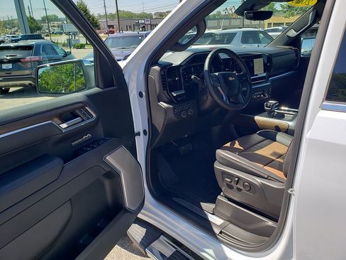 Used 2026 Chevrolet Silverado 1500 High Country w/ Technology Package AWD/4WD image 9