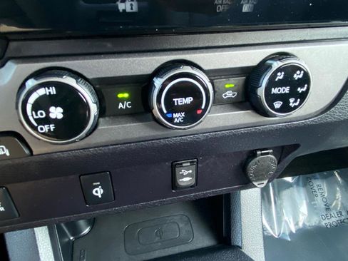 Used 2017 Toyota Tacoma TRD Sport w/ Tow Package (A/T) AWD/4WD image 52