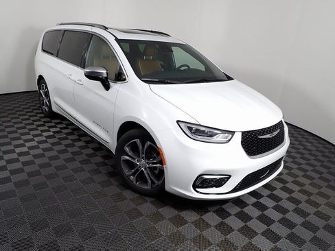 New 2026 Chrysler Pacifica Pinnacle image 12