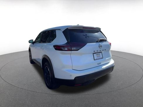 Used 2025 Nissan Rogue SV image 11