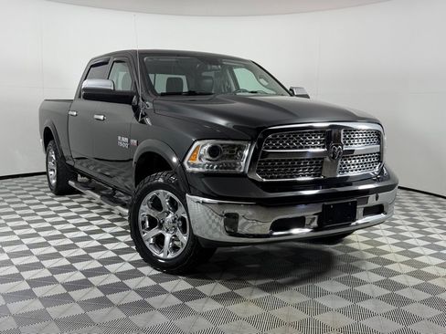 Used 2018 RAM 1500 Laramie AWD/4WD image 2
