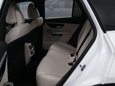 Used 2023 Mercedes-Benz GLC 300 image 32