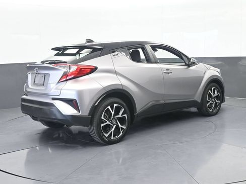 Used 2019 Toyota C-HR XLE FWD image 6