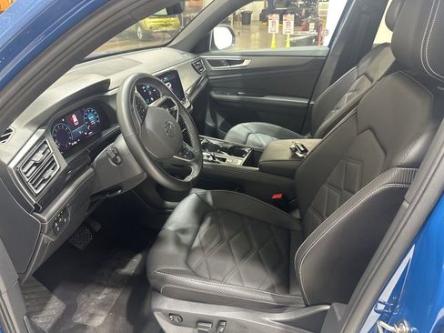 Used 2025 Volkswagen Atlas Cross Sport SE image 26