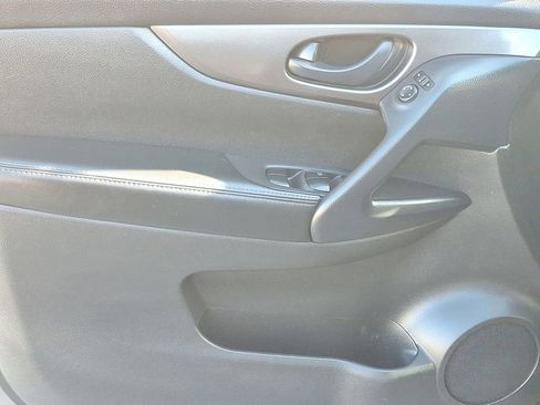 Used 2021 Nissan Rogue Sport S image 12