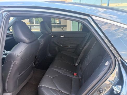 Used 2022 Toyota Avalon Limited FWD image 18