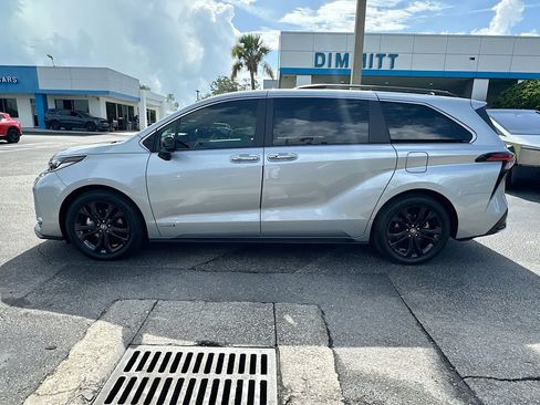 Used 2021 Toyota Sienna XSE FWD image 8