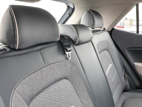 Certified 2025 Hyundai Venue Limited image 33