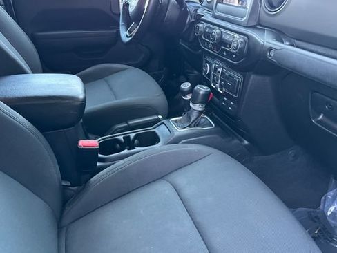 Used 2022 Jeep Gladiator Sport AWD/4WD image 19