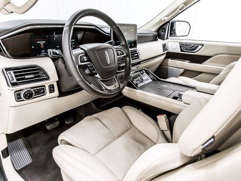 Used 2021 Lincoln Navigator Reserve w/ Luxury Package RWD image 28