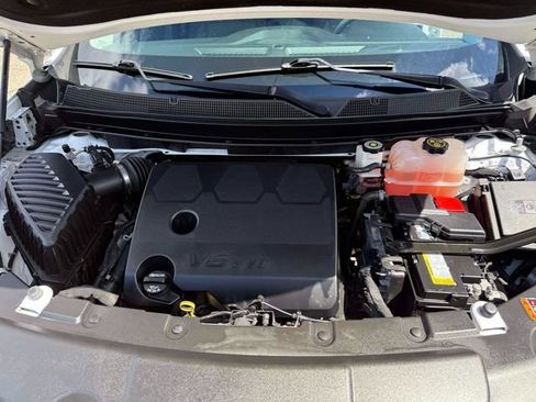 Used 2021 Chevrolet Traverse LS FWD image 18