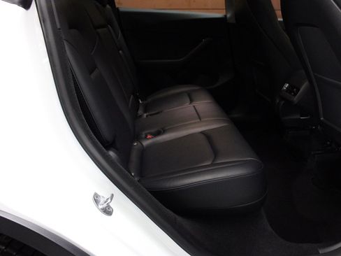 Used 2023 Tesla Model Y Performance image 43