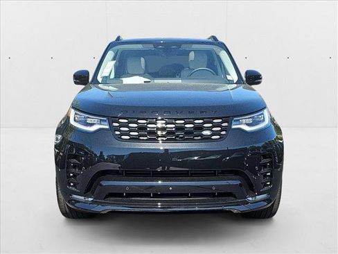 New 2025 Land Rover Discovery Dynamic SE image 2