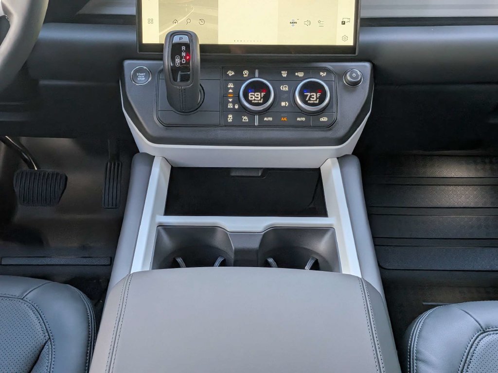 New 2026 Land Rover Defender 110 X-Dynamic SE AWD/4WD image 19