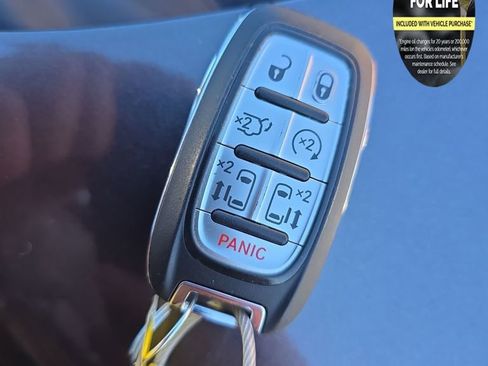 Used 2023 Chrysler Pacifica Touring-L image 40