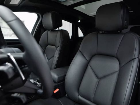 Certified 2026 Porsche Macan AWD/4WD image 5
